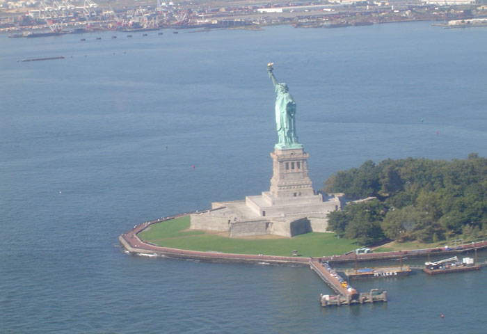 Statue de la libert depuis un hlicoter